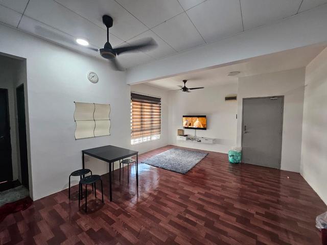 Middle Room for Rent at Danau Seri Apartment 1
