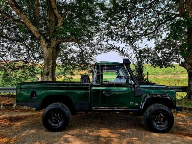 Land Rover Defender 2.4 (M) Diesel 110 Pick Up - 3