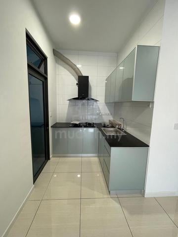 Queens Residences Q1 @ Queens Waterfront 1