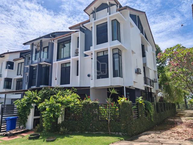 3sty Dual Frontage Endlot, Maple Terrace 1