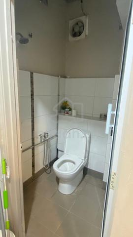 Fortune Court 288E (1ST FLR) Shop/Office1000sf Fully Renovated 5