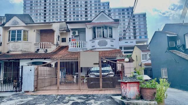 ENDLOT RENOVATED 🔥 Double Storey Jalan Seri Aman @ Cheras FOR SALE! 1