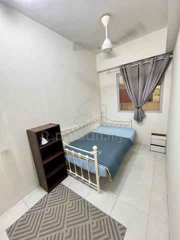 Bilik Master besar di Taman mawar Pasir gudang 1