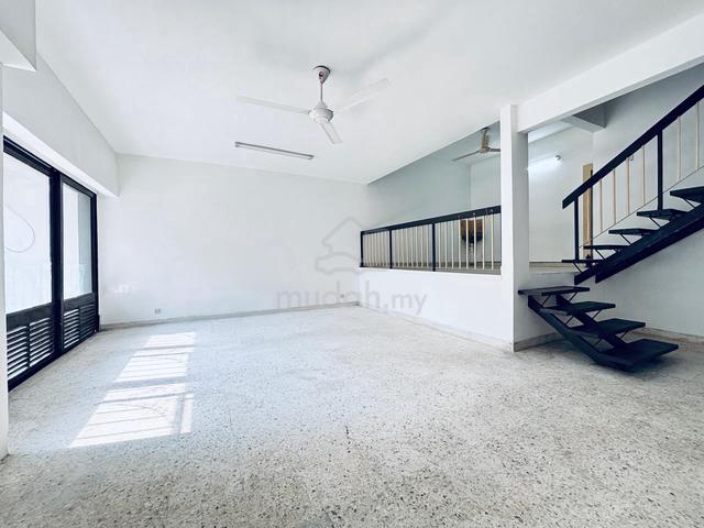 4 rooms 2storeyTerrace House for rent, Jalan Taman Seputeh, Mid Valley 1