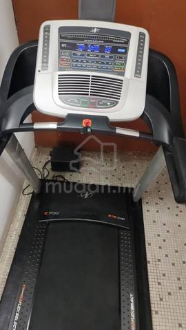 treadmill - photo 2 of 3
