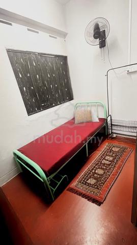 Bilik aircond jalan kaki ke CIQ johor bahru lumba kuda wong ah fook 2