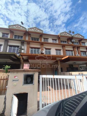 2.5-Storey Terrace House for Sale – Puchong Lake Vista 1