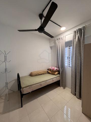 Single Room 5 mins walk to MRT Wifi included 1