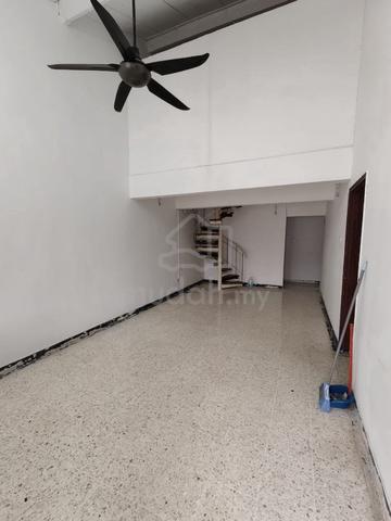 Cheap / Taman Molek / Single Storey Terrace 24x70 / Original Condition 1