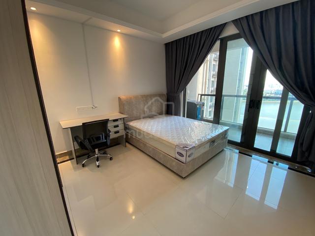 R&F Big Balcony room (own washer) for rent -6 mins walk to ciq 1