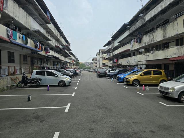 Flat Taman Ungku Tun Aminah 1