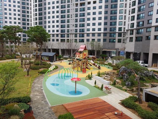 RH Residences 1