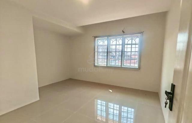 Newly Fully Renovated RM100K 2.5 Sty Terrace Kampung Lapan Bachang 1