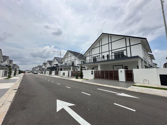 Eco Spring Double Storey Semi Detached House 4bed Fully Renovate JB 1