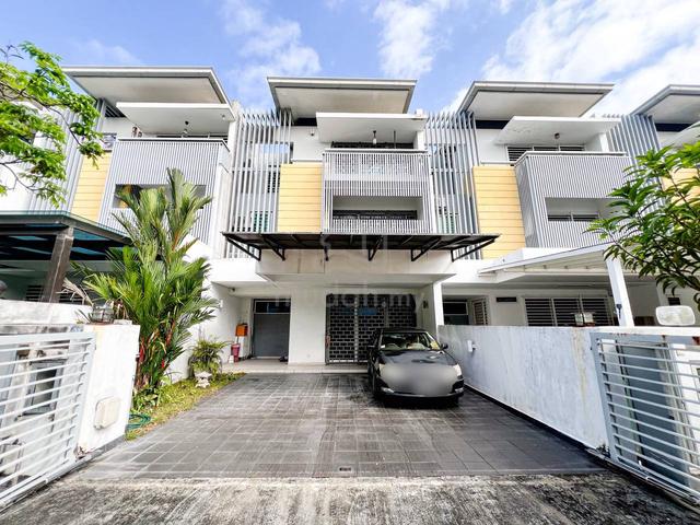 RENOVATED š„ FULLY FURNISHED 3 Storey Superlink Nadayu 92 Kajang 1