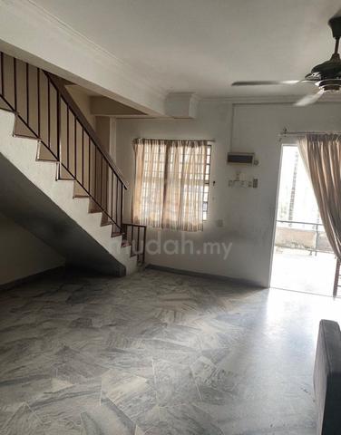 {Hot Spot} 2 Storey House Taman Putra@ Ampang For SALE , Low Cost Unit 1
