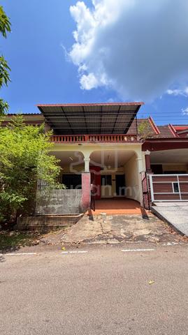 {BELOW MARKET}{RUMAH RENOVATED} Jln Putera 4, Taman Segamat Jaya 1