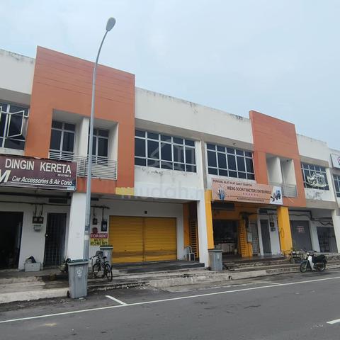 Senawang Shop Lot (Facing Main Road) for Rent 1