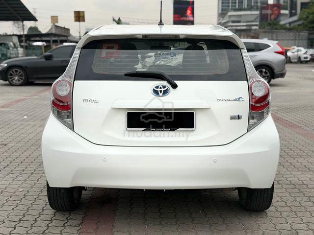 2013 Toyota PRIUS C 1.5 HYBRID CAREFULLY OWNER - 2