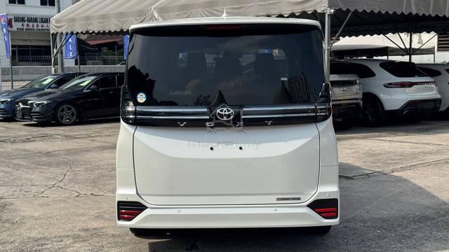 Toyota Voxy 2.0 Fullspec 8 seater Unreg - 4