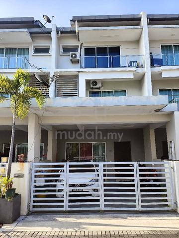 2.5-Storey House for Rent 1