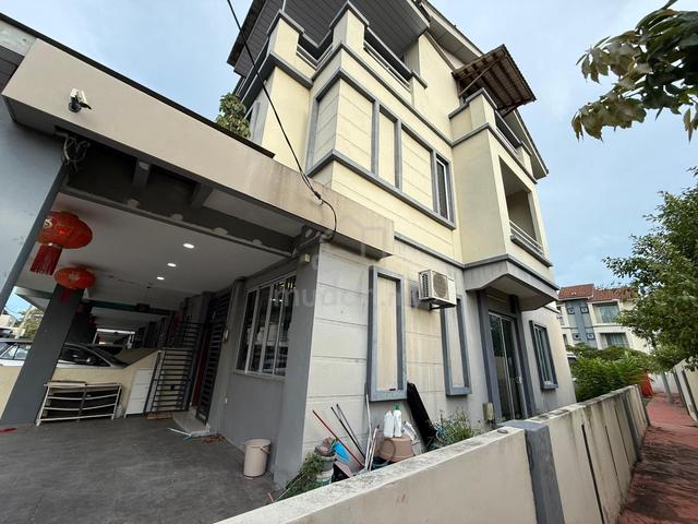 3 Storey Terrace End lot Unit Taman Setia Bukit Tengah gated guarded 1