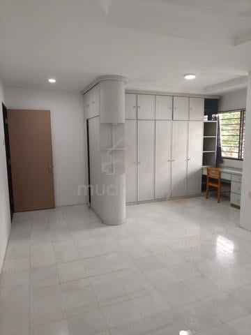 Double Storey Terrace at Island Glades 1