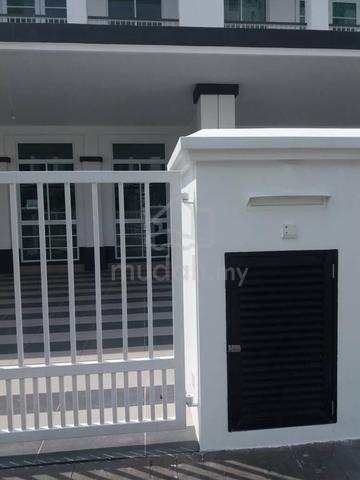 BELOW MARKET PRICE 2-STOREY HOUSE (22x75) ECO MAJESTIC 1