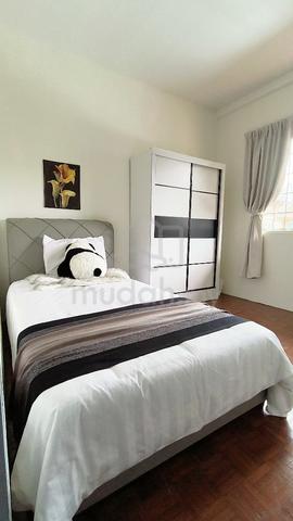 Female Room for rent 1