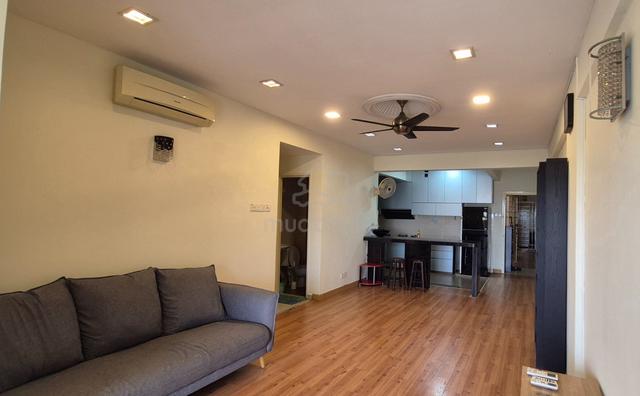 Nilam Puri 1