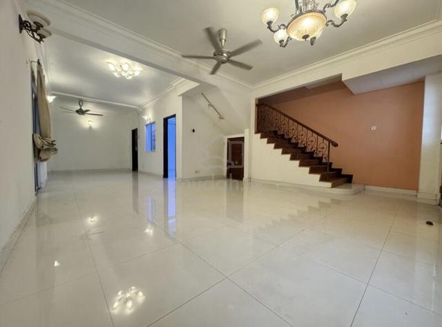 Renovated Semi-D Bandar Putra Permai Taman Pinggiran Putra Equine 1