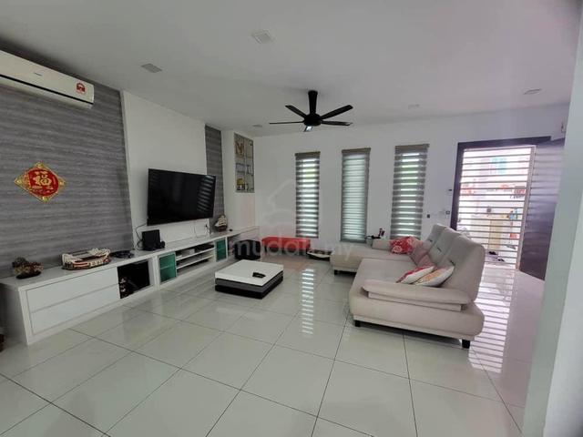 Corner lot, fully renovated fully furnished, very well maintained! 1