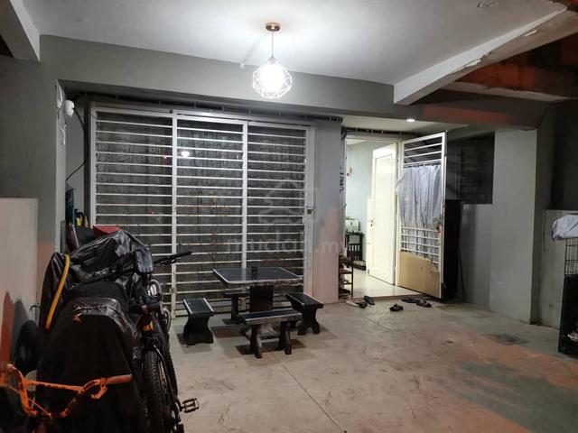 OWNER URGENT! Teres 2 tingkat Sri Kembangan LEP 1 untuk Dijual Segera! 1