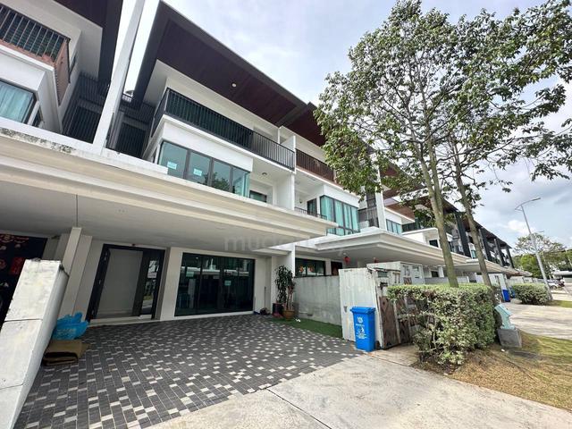 Freehold Renovated 4515sf 3-Storey Superlink Duta Villa Setia Alam 1