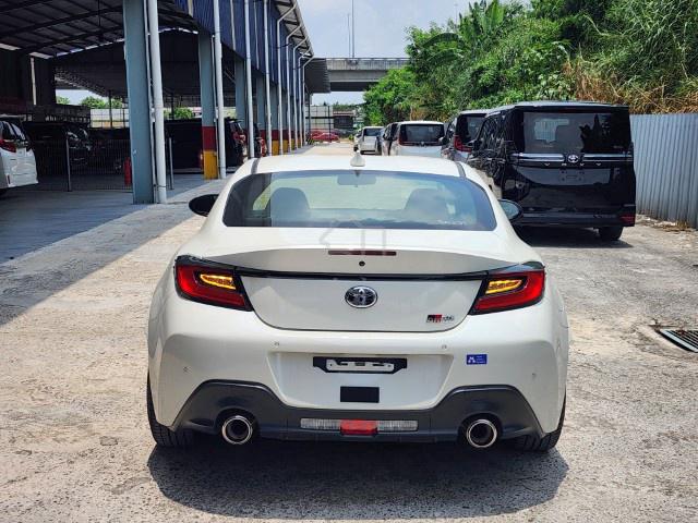 EASY LOAN / HI-REBATE / 2023 Toyota GR86 2.4 RZ - 5