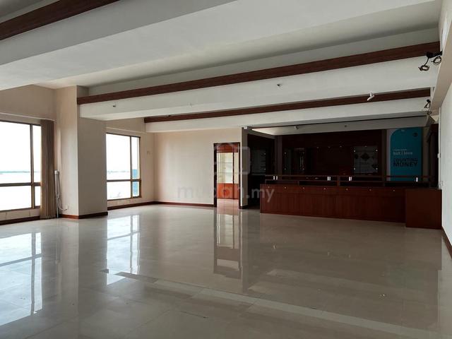 Amazing Office Lot For Rent Immediately @ Georgetown!! Viewing Anytime 1