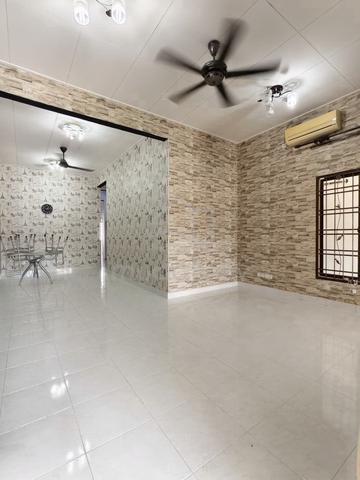 Taman Seri Austin, Renovated, Good location nearby MCD Starbucks shop 1