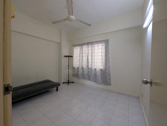 Middle room with Private Bathroom in Cheras, Kuala Lumpur 1