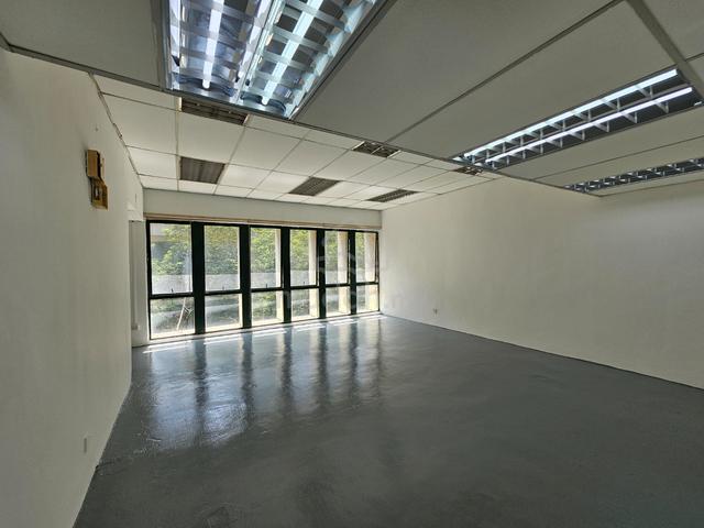 Ada Lift (Facing Mainroad) Shoplot Damansara Perdana Business Centre 1