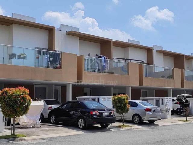 CASA BLUEBELL, Cybersouth (Townhouse upper unit) 1