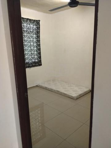 Non-share Rental Room / Bilik untuk disewa @Kg Selayang Indah 1