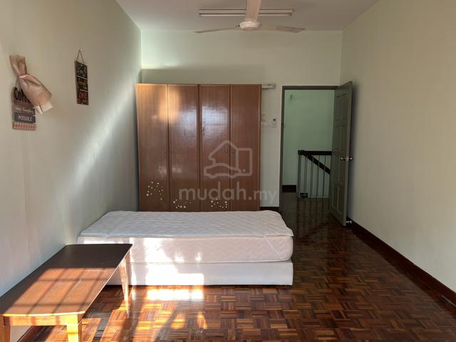 Small/Medium room rent in Salak Selatan 1