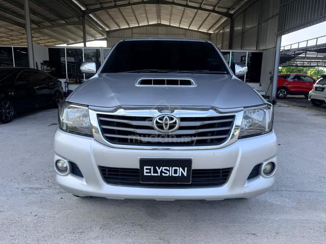 2013/2014 Toyota HILUX 2.5 G VNT (A)BLACK INTERIOR - 2