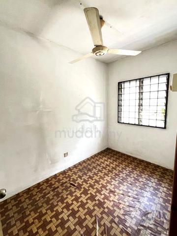 Taman Subang Perdana Flat 4