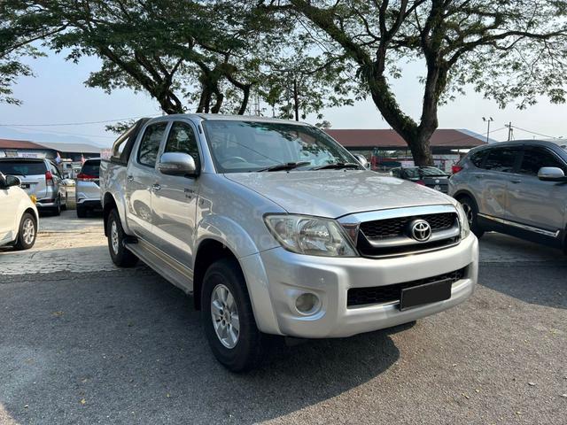 TOYOTA Hilux D/cab 2.5 AT - 1