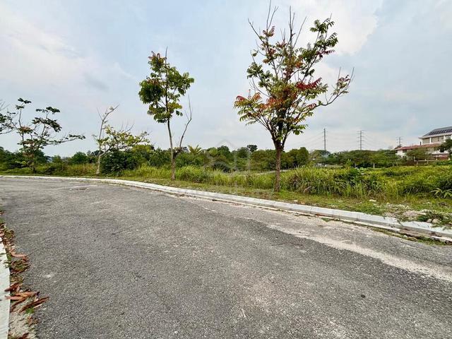 PRIME AREA Bungalow Lot @ Ledang Height 3