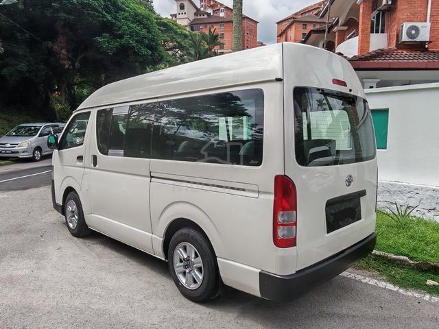 2013 Toyota HIACE 2.5 window Van - 2