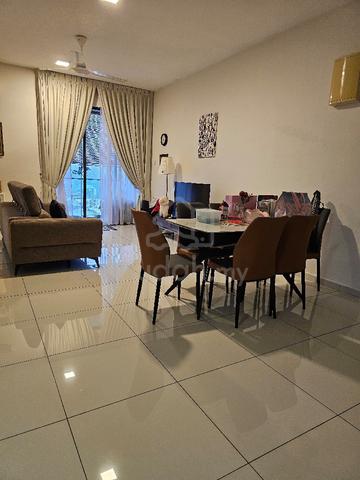 Middle Room with private bathroom/Window  1