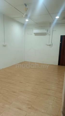 Kedai untuk Disewa 1