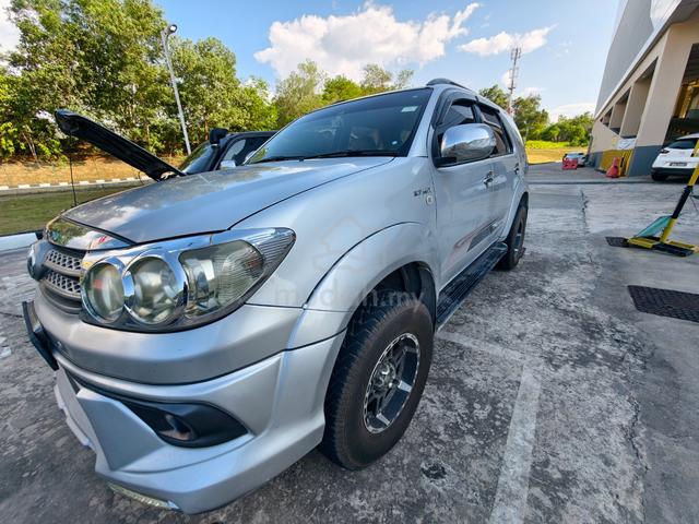 2011 Toyota FORTUNER 2.7 V TRD SPORTIVO FACELIFT - 1